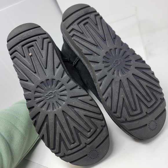 UGG Australia Women's Classic Short II Boot Style 1016223 - Picture 7 of 11